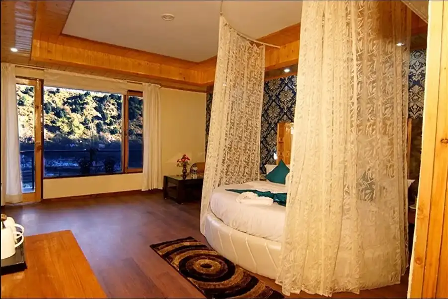 Grand Krisa Resort and Spa Manali Honeymoon suite room