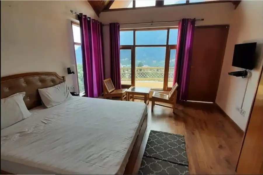 Lakhanpal Resort Manali Deluxe room