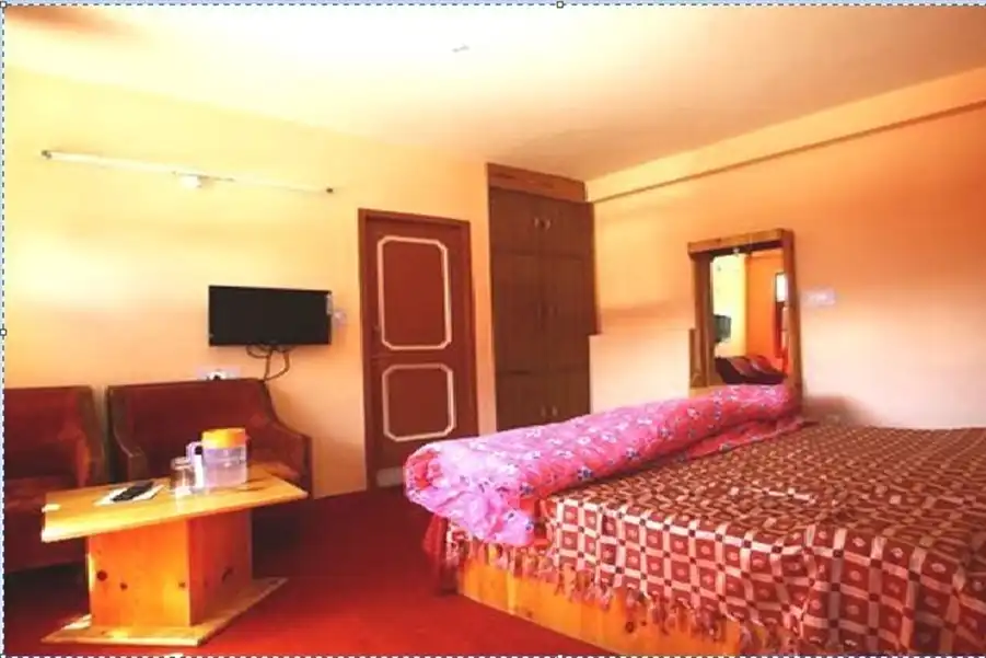 Himanshu Resort Manali Family suite room